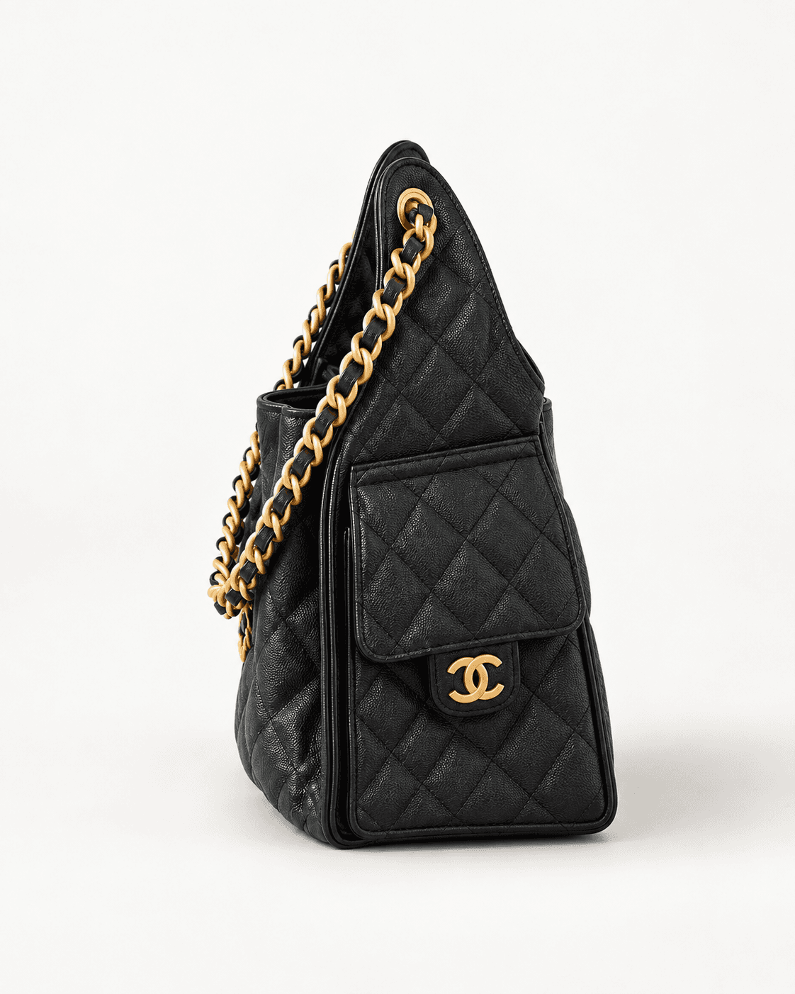 Chanel Bag 25L en color negro, vista lateral